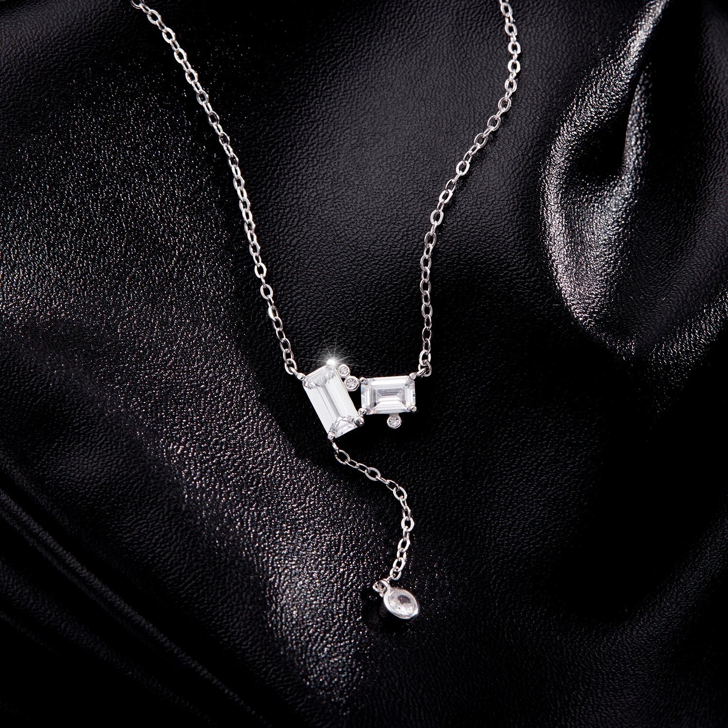 Collier Cravate Argent Zircons Femme