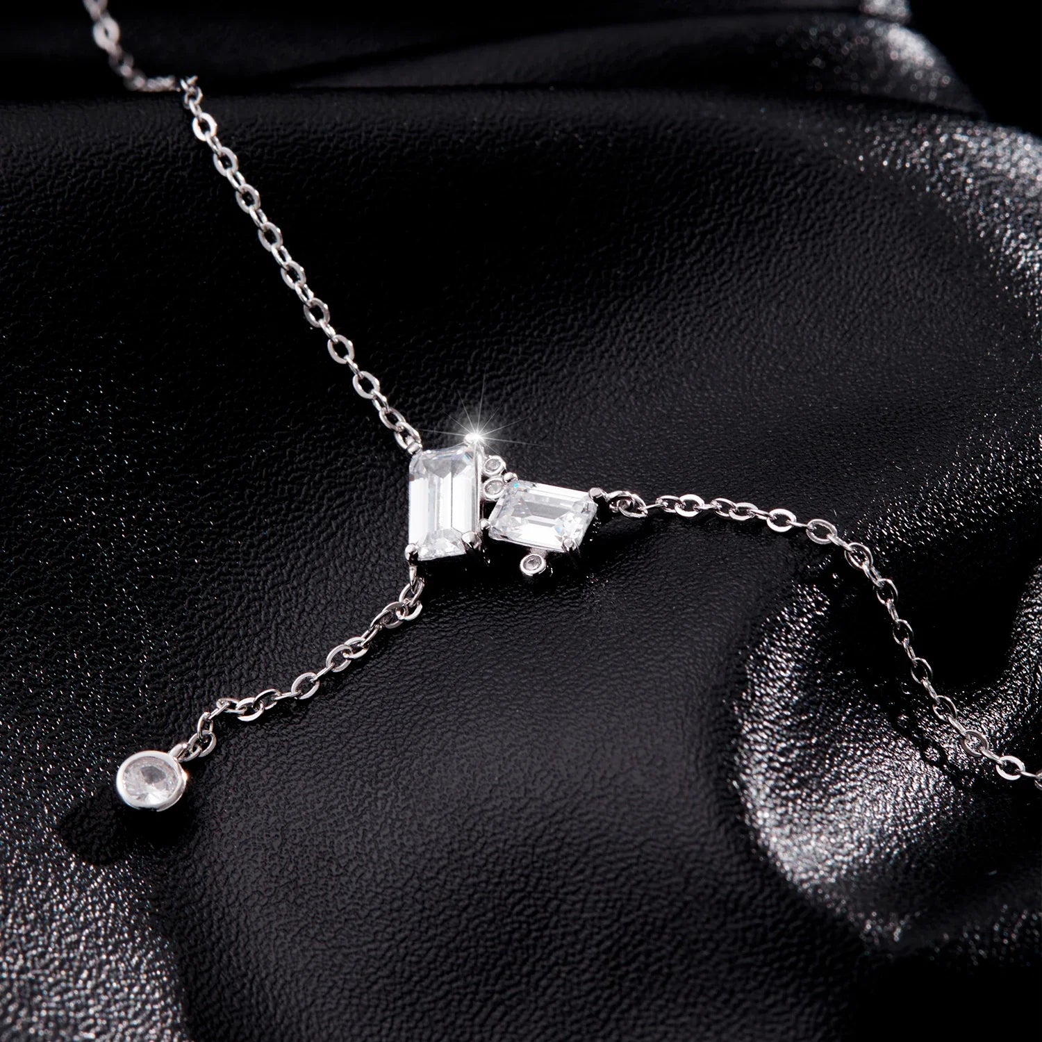 Collier Cravate Argent Zircons Femme