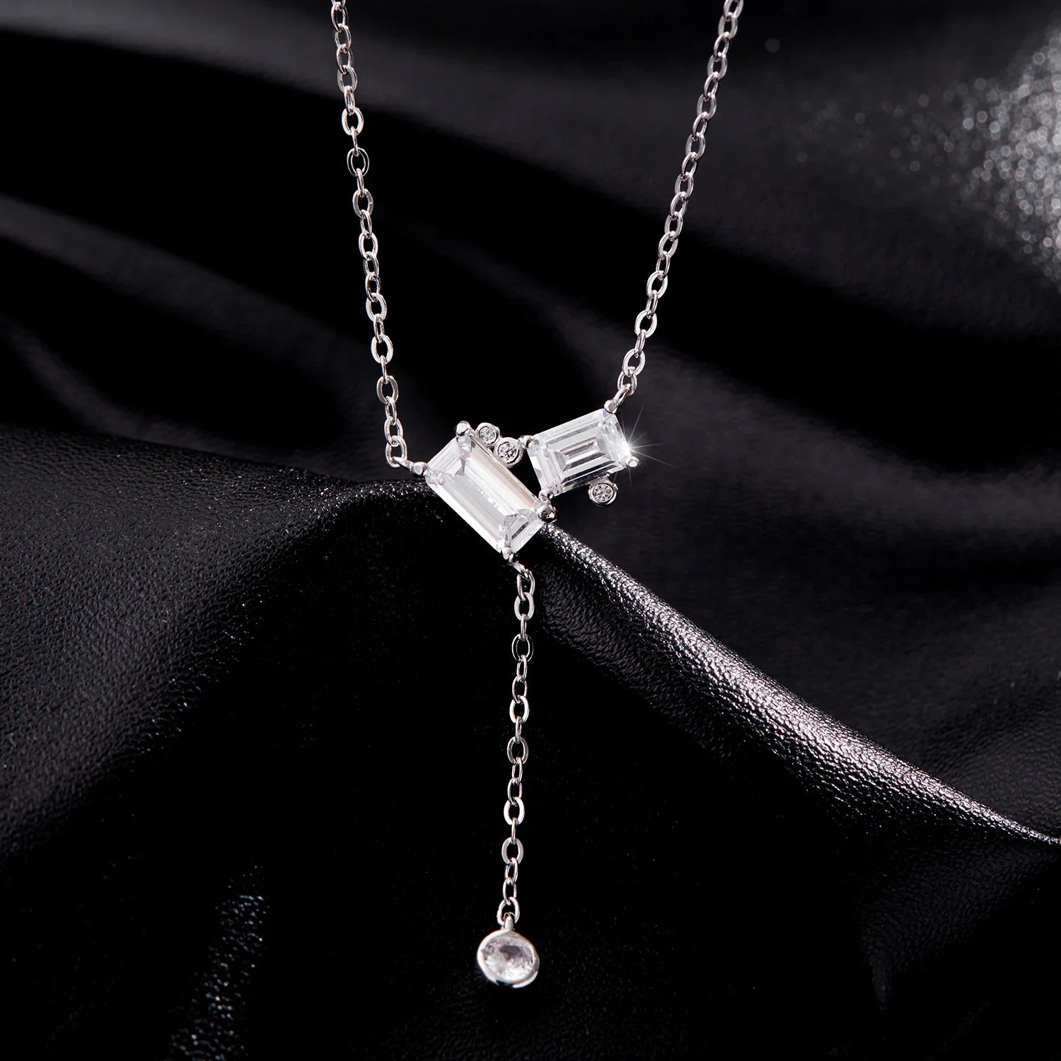 Collier Cravate Argent Zircons Femme